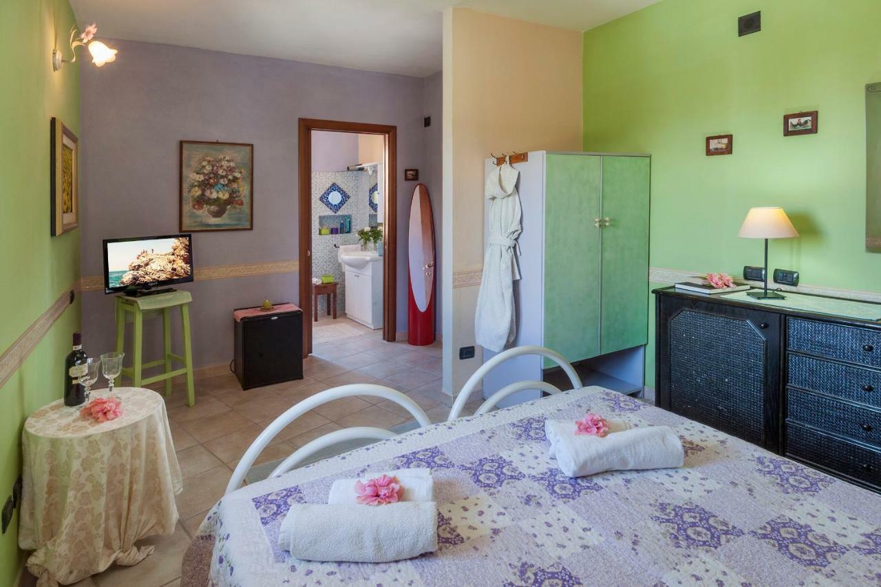 プーラ Le Quattro Mura Bed & Breakfast エクステリア 写真