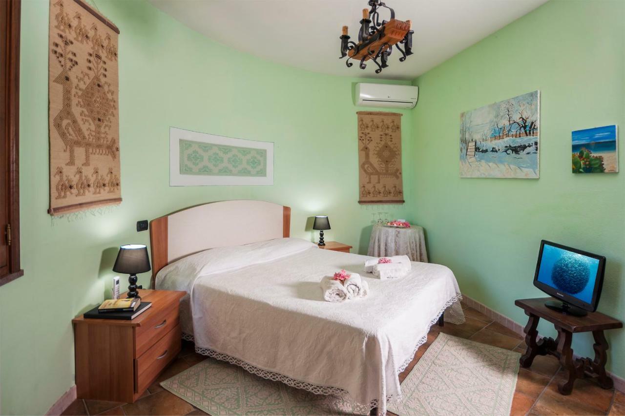 プーラ Le Quattro Mura Bed & Breakfast エクステリア 写真